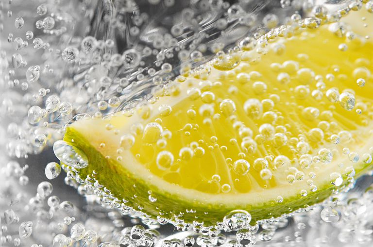 Tonic Water Feiten van de voeding: calorie&euml;n en Voordelen van de Gezondheid 